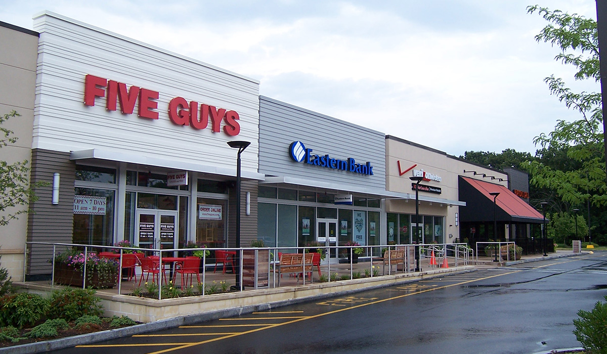 Five Guys, Eastern Bank, and Verizon Wireless at Middlesex Commons, Burlington